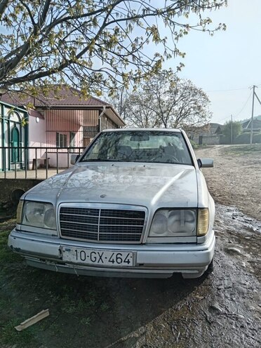 Mercedes E 220 1994, 176,000 km - 2.2 l - Quba