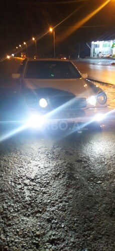 Mercedes E 240 1999, 282,543 km - 2.4 l - Quba