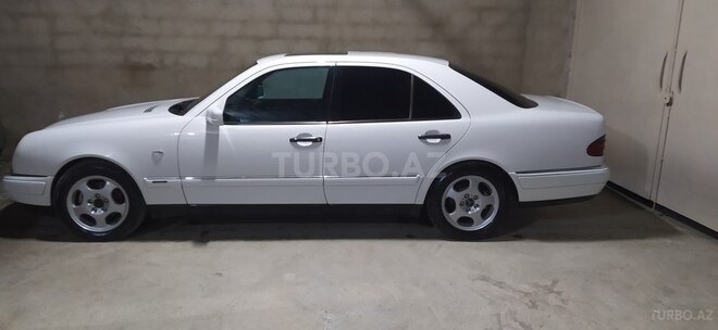 Mercedes E 240 1999, 282,543 km - 2.4 l - Quba