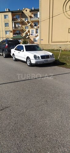 Mercedes E 240 1999, 282,543 km - 2.4 l - Quba