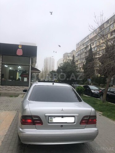 Mercedes E 220 d 2001, 392,300 km - 2.2 l - Bakı