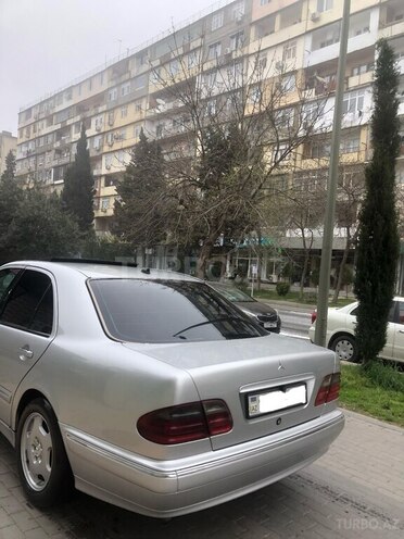 Mercedes E 220 d 2001, 392,300 km - 2.2 l - Bakı