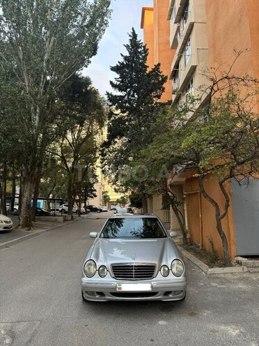 Mercedes E 220 d 2001, 392,300 km - 2.2 l - Bakı