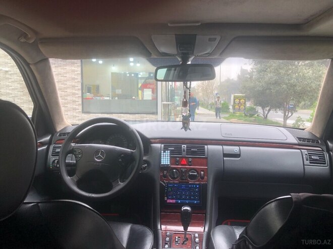 Mercedes E 220 d 2001, 392,300 km - 2.2 l - Bakı