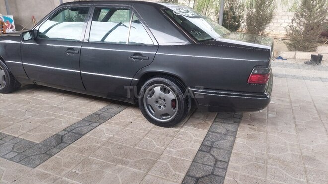 Mercedes E 220 1994, 235,000 km - 2.2 l - Bakı
