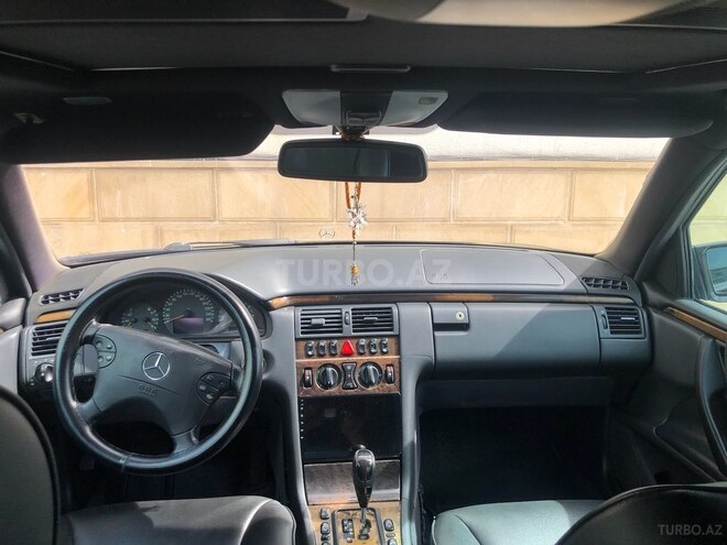 Mercedes E 240 2001, 310,000 km - 2.6 l - Bakı