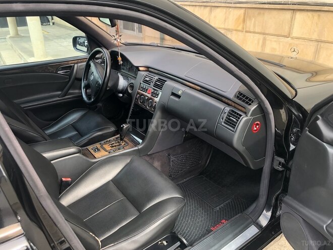 Mercedes E 240 2001, 310,000 km - 2.6 l - Bakı