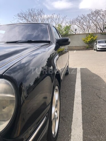 Mercedes E 240 2001, 310,000 km - 2.6 l - Bakı