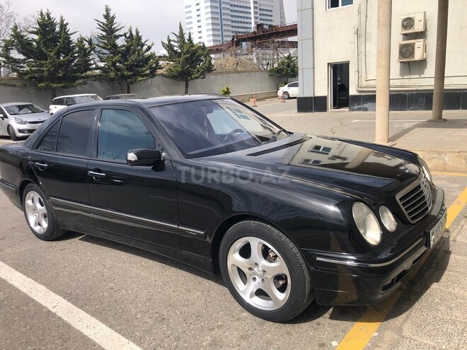 Mercedes E 240 2001, 310,000 km - 2.6 l - Bakı