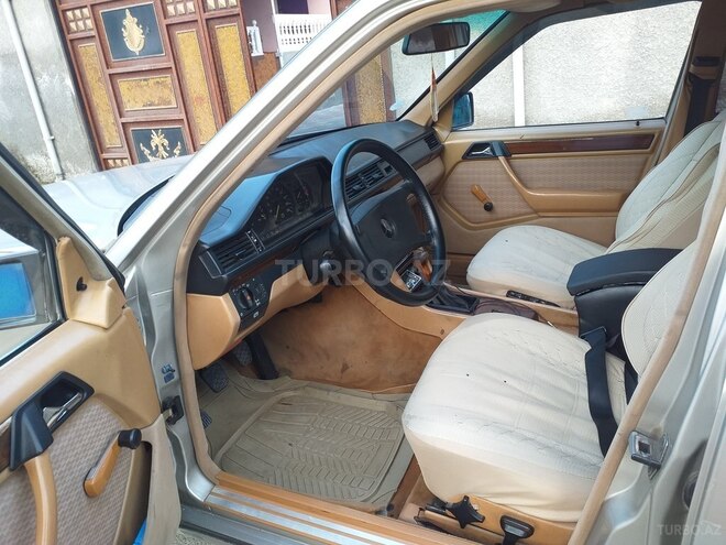 Mercedes E 230 1992, 367,739 km - 2.3 л - Astara