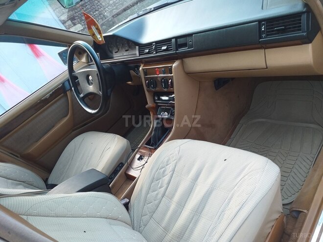 Mercedes E 230 1992, 367,739 km - 2.3 л - Astara