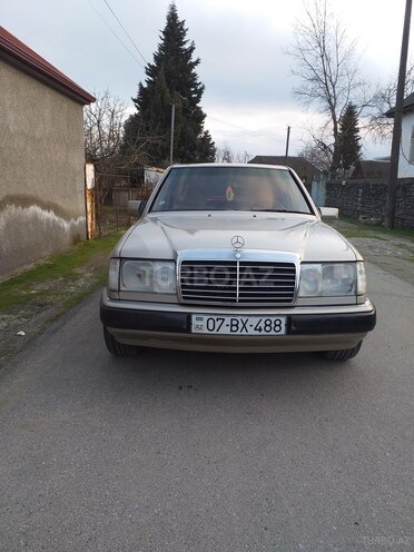 Mercedes E 230 1992, 367,739 km - 2.3 л - Astara