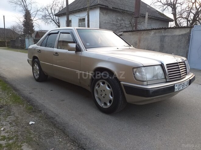 Mercedes E 230 1992, 367,739 km - 2.3 л - Astara