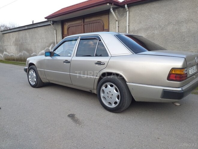 Mercedes E 230 1992, 367,739 km - 2.3 л - Astara