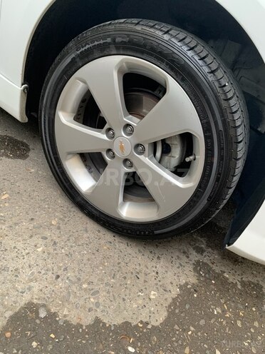 Chevrolet Cruze-12