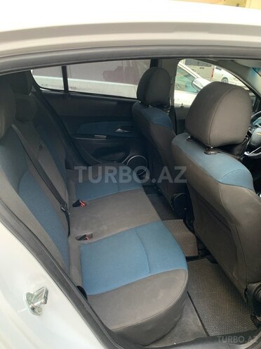 Chevrolet Cruze-10