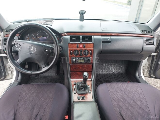 Mercedes E 220 d 1999, 590,000 km - 2.2 л - Qusar