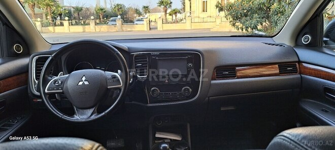 Mitsubishi Outlander 2013, 134,600 km - 3.0 l - Şabran