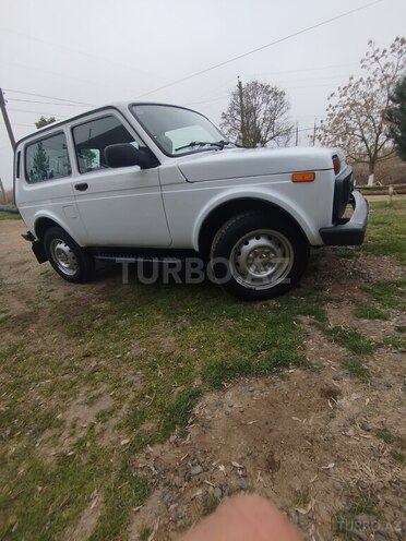 LADA (VAZ) Niva 2015, 200,000 km - 1.7 l - Saatlı