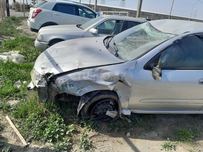 Nissan Sunny 2005, 300,000 km - 1.3 l - Bakı