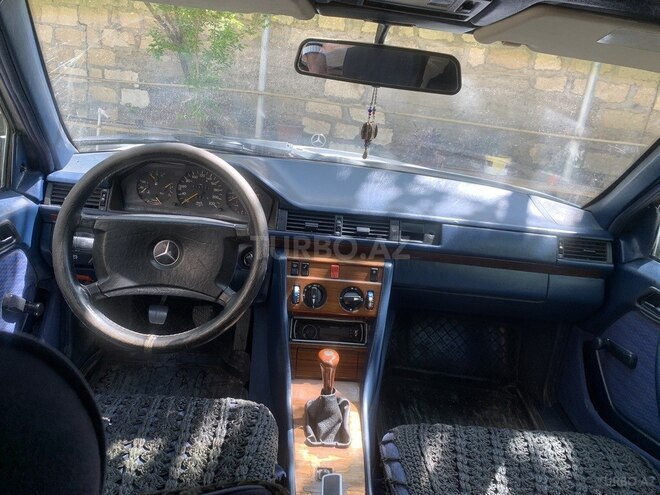 Mercedes E 200 1989, 243,364 km - 2.0 l - Bərdə