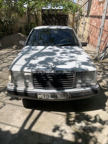 Mercedes E 200 1989, 243,364 km - 2.0 l - Bərdə