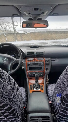 Mercedes C 180 2001, 100,000 km - 2.0 л - Qusar