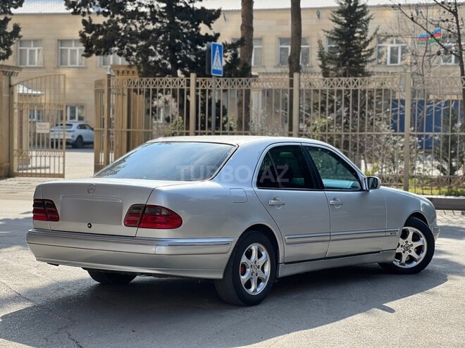 Mercedes E 270 2001, 331,700 km - 2.7 l - Bakı