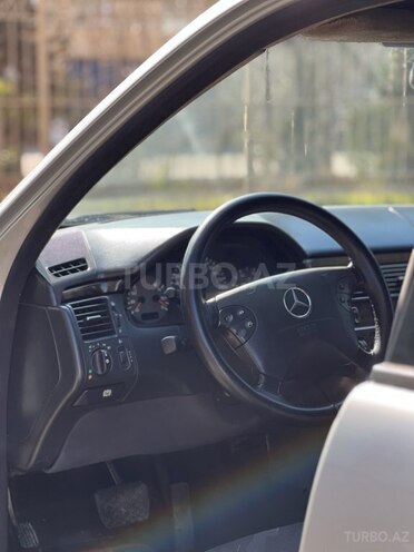 Mercedes E 270 2001, 331,700 km - 2.7 l - Bakı