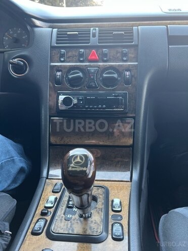 Mercedes E 270 2001, 331,700 km - 2.7 l - Bakı