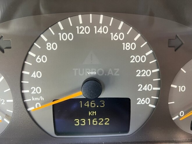 Mercedes E 270 2001, 331,700 km - 2.7 l - Bakı