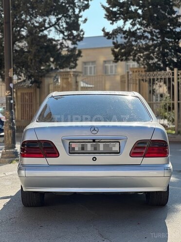 Mercedes E 270 2001, 331,700 km - 2.7 l - Bakı