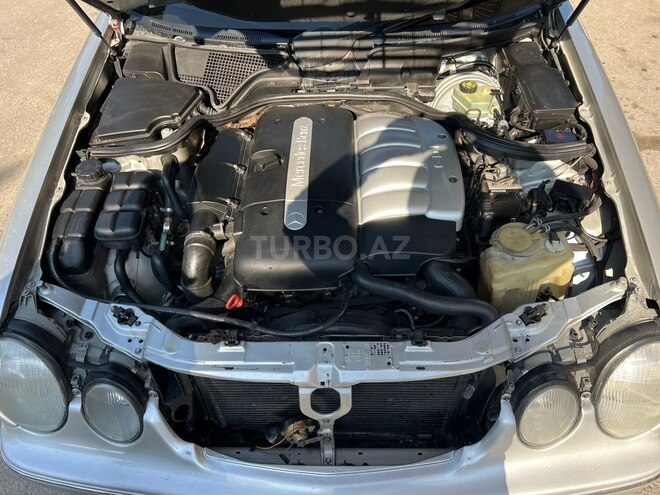 Mercedes E 270 2001, 331,700 km - 2.7 l - Bakı