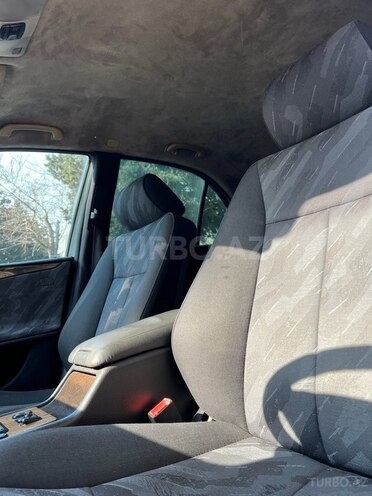 Mercedes E 270 2001, 331,700 km - 2.7 l - Bakı