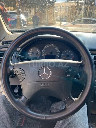 Mercedes E 270 2001, 331,700 km - 2.7 l - Bakı