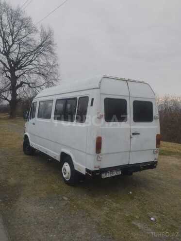 Mercedes 208 D 1992, 135,000 km - 2.5 l - Zaqatala