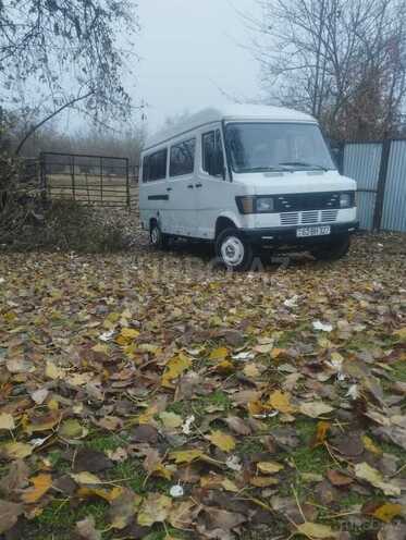 Mercedes 208 D 1992, 135,000 km - 2.5 l - Zaqatala