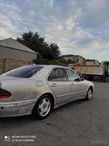 Mercedes E 320 2001, 495,000 km - 3.2 l - Bakı