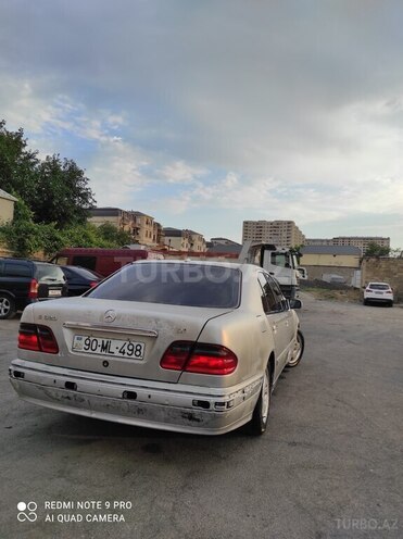 Mercedes E 320 2001, 495,000 km - 3.2 l - Bakı