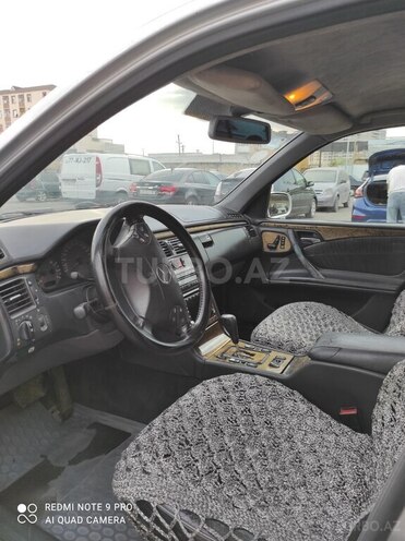 Mercedes E 320 2001, 495,000 km - 3.2 l - Bakı