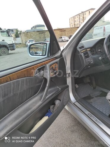 Mercedes E 320 2001, 495,000 km - 3.2 l - Bakı