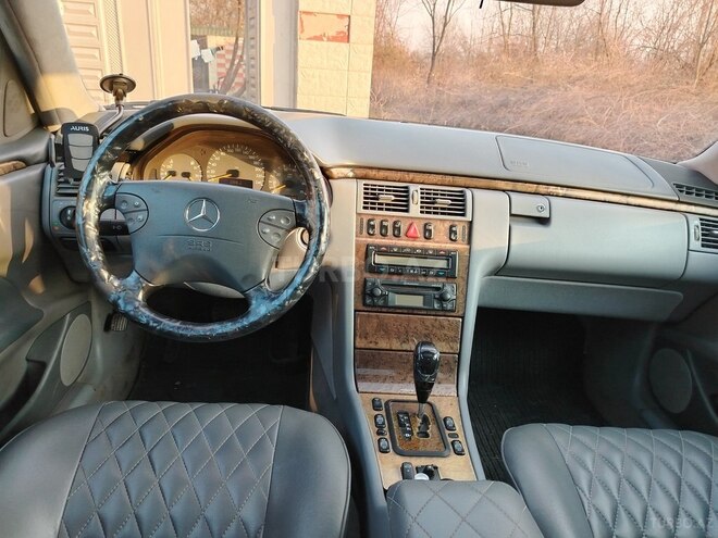 Mercedes E 240 1999, 450,346 km - 2.4 l - Qəbələ