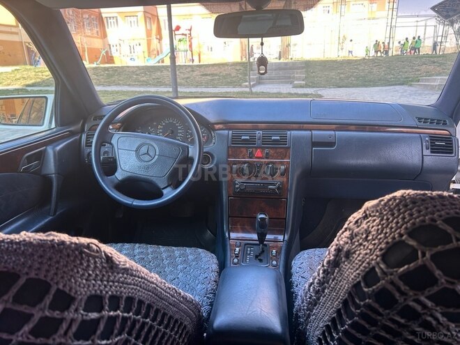 Mercedes E 240 1998, 337,000 km - 2.4 l - Bakı
