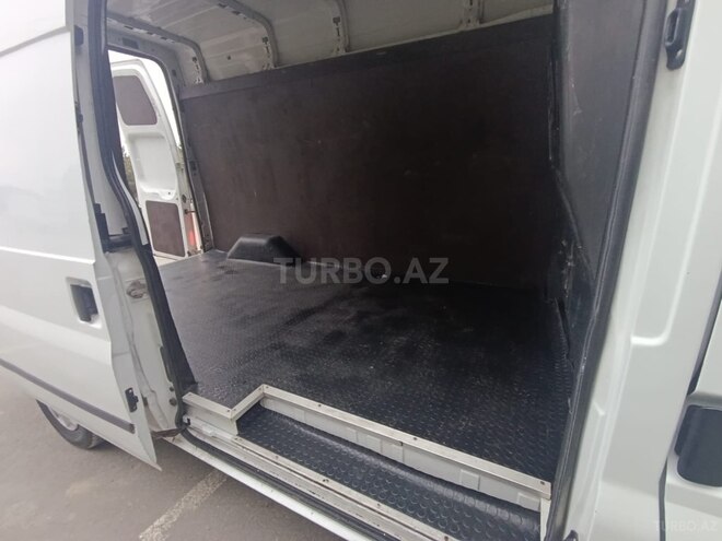 Ford Transit 2006, 302,000 km - 2.4 l - Quba