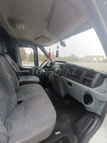 Ford Transit 2006, 302,000 km - 2.4 l - Quba