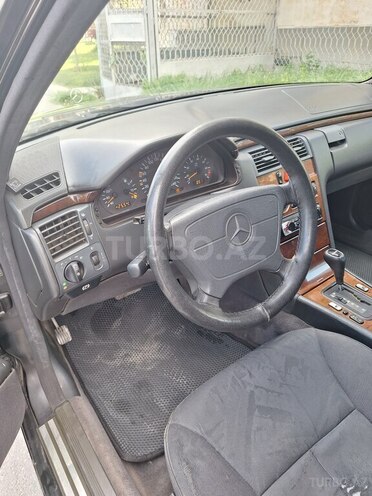 Mercedes E 230 1996, 560,000 km - 2.3 л - Bakı