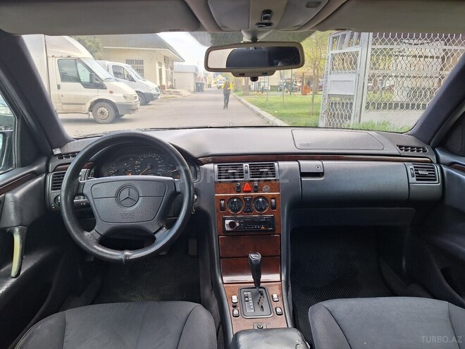 Mercedes E 230 1996, 560,000 km - 2.3 л - Bakı