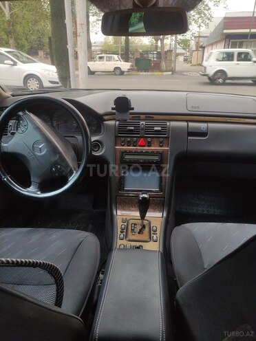 Mercedes E 270 2000, 241,414 km - 2.7 л - Ağcabədi