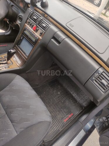 Mercedes E 270 2000, 241,414 km - 2.7 л - Ağcabədi