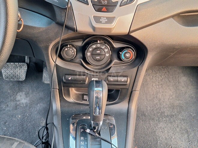 Ford Fiesta 2011, 300,000 km - 1.6 л - Bakı